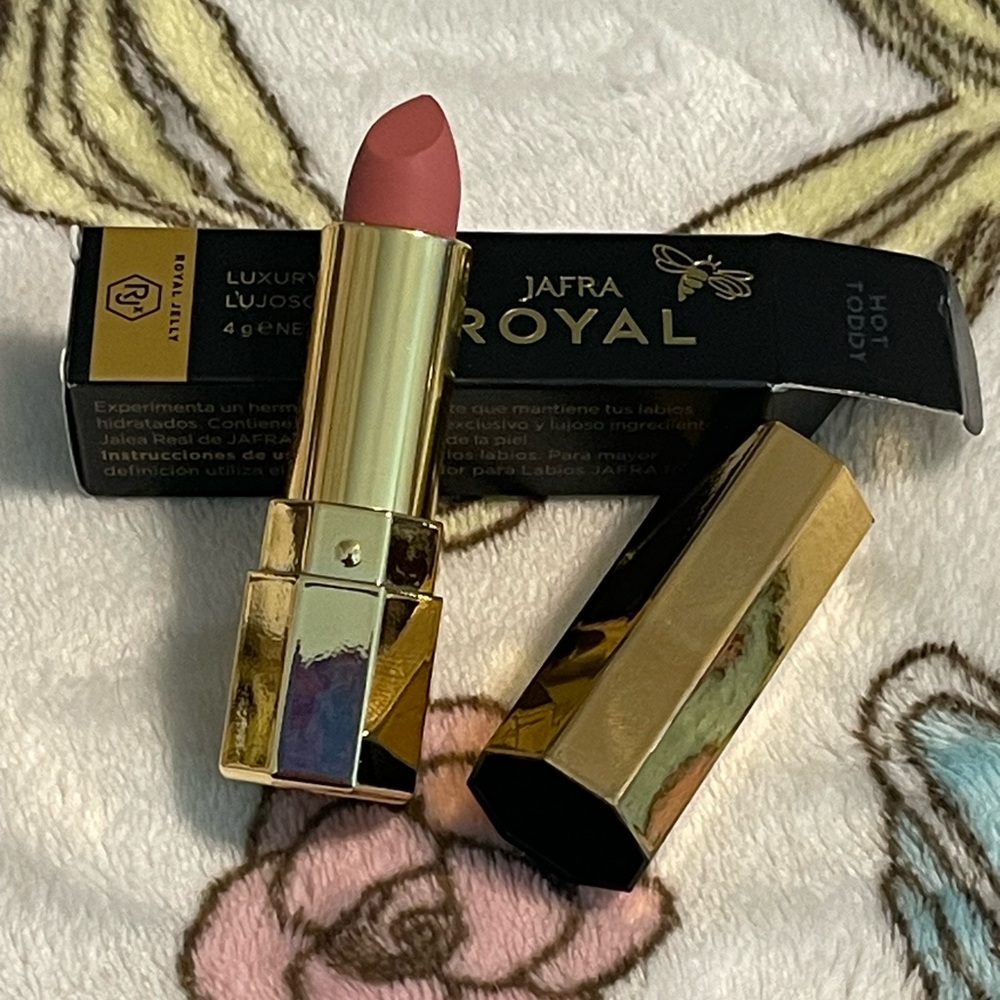 JAFRA ROYAL Luxury Lipstick
